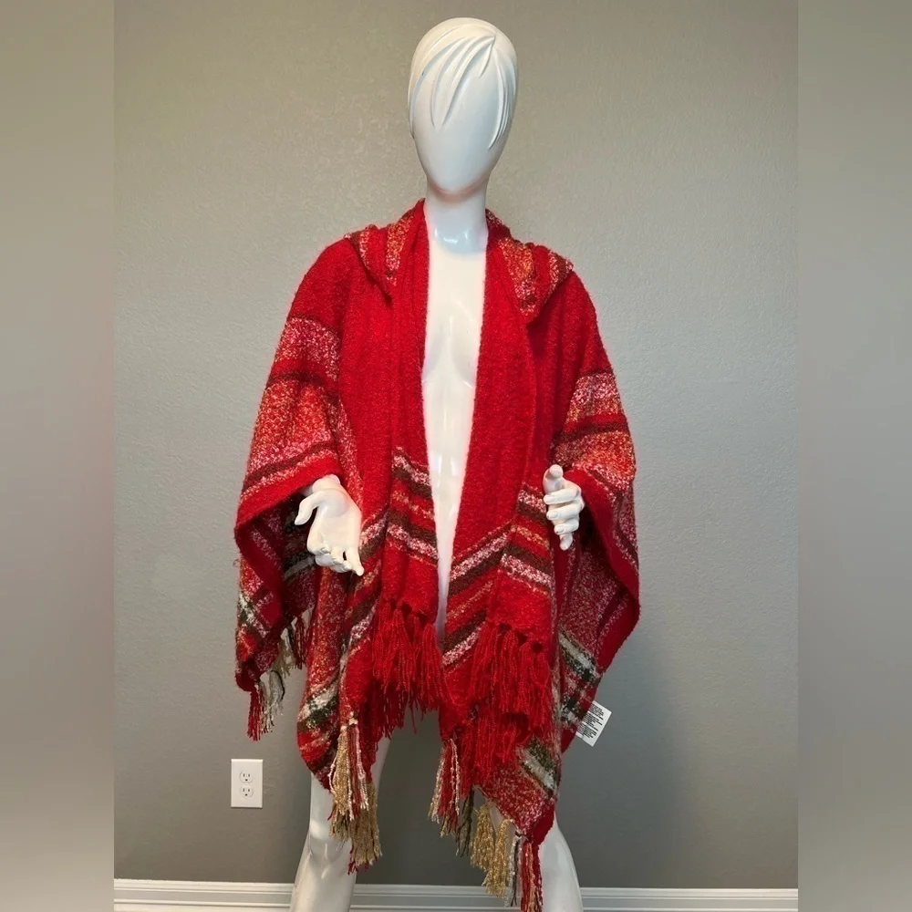 NWT SIMPLY NOELLE Red Hooded Shawl Poncho Wrap